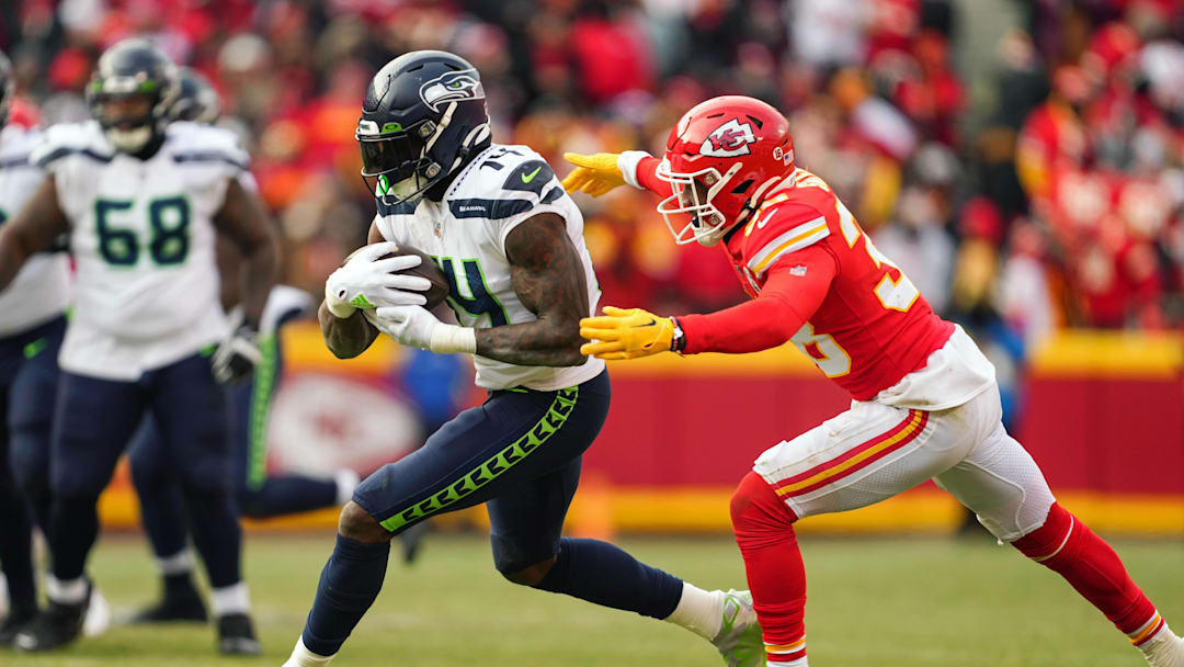 网站提供丰富的电竞知识版块，通过赛事焦点、项目规则讲解、战队背景资料与战术结构分析等内容，让用户从多个层面对电竞赛事形成系统理解。无论是新手观众还是资深爱好者，都能在平台找到适合自身需求的信息。